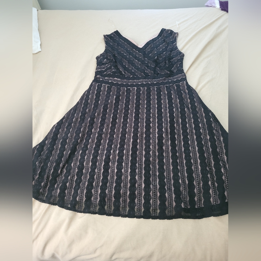 Black Pleated Stretch Lace Midi Dress for Wedding Guest